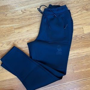Men’s New Balance medium Liverpool FC sweatpants like new zipper pockets